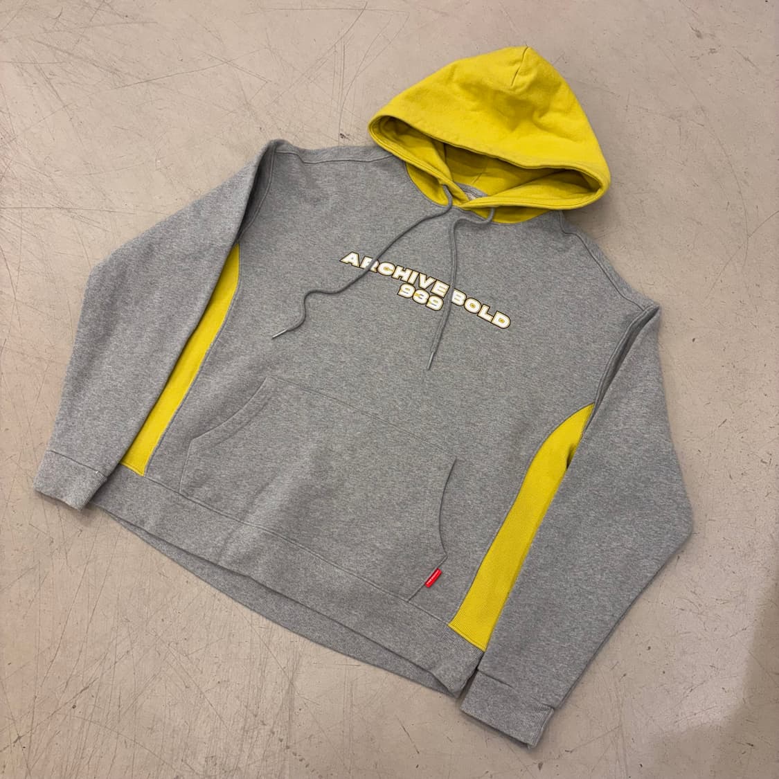 아카이브 볼드 배색 스펠아웃 후드티 상품이미지1