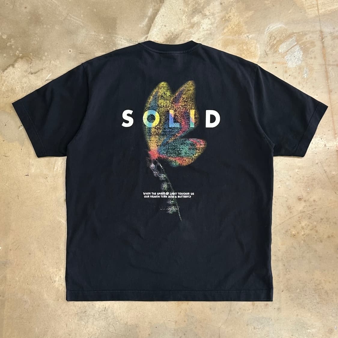 48 솔리드옴므 나비 프린팅 블랙 반팔티 상품이미지2