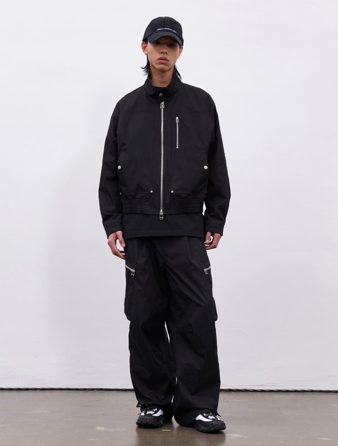 이에이 IEY ANGLE CARGO PANTS 블랙 상품이미지3