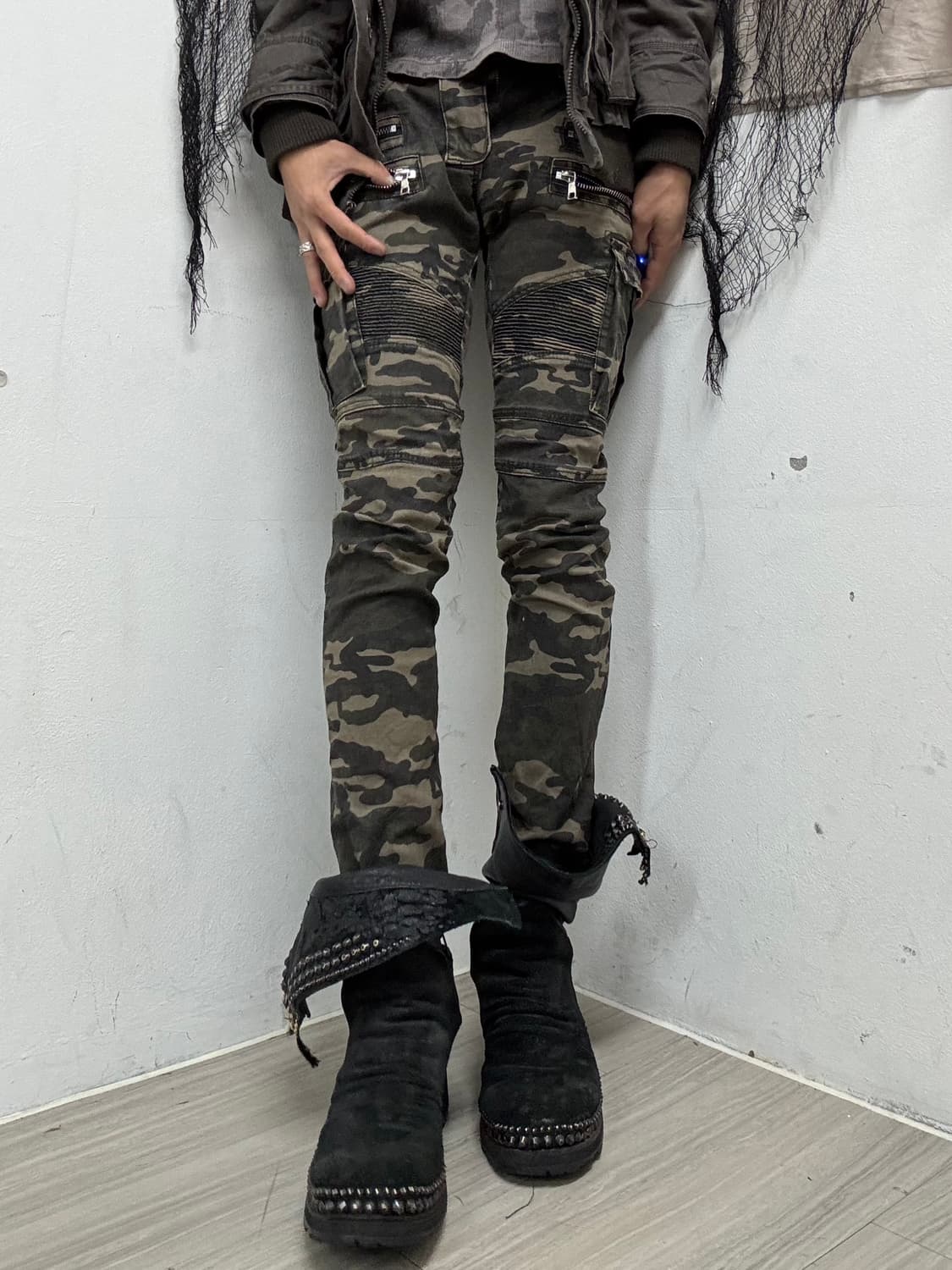 Camo Pattern Slim Fit Zip Pants 상품이미지1