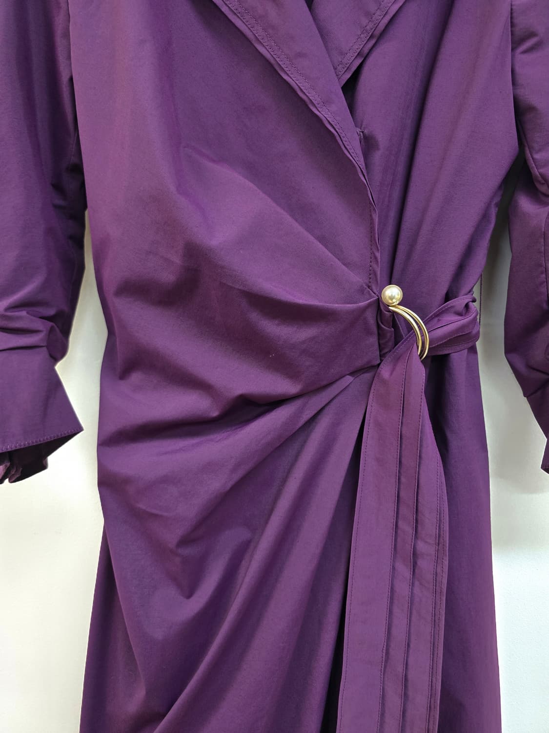 한섬 마인 진주벨티드 드레이프 플리츠 원피스 상품이미지4