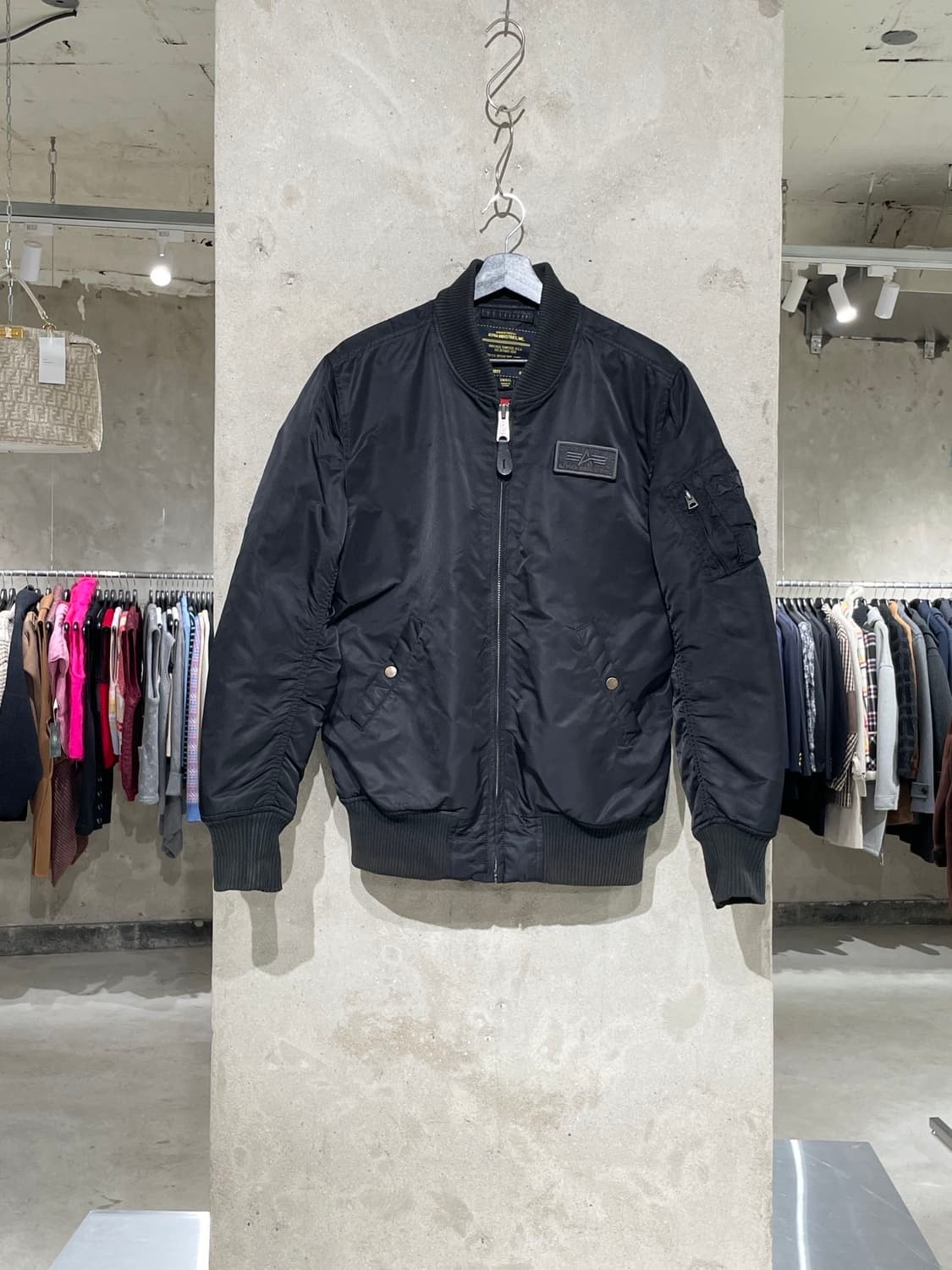 알파 인더스트리 블랙 ma-1 나일론 봄버 자켓 상품이미지1