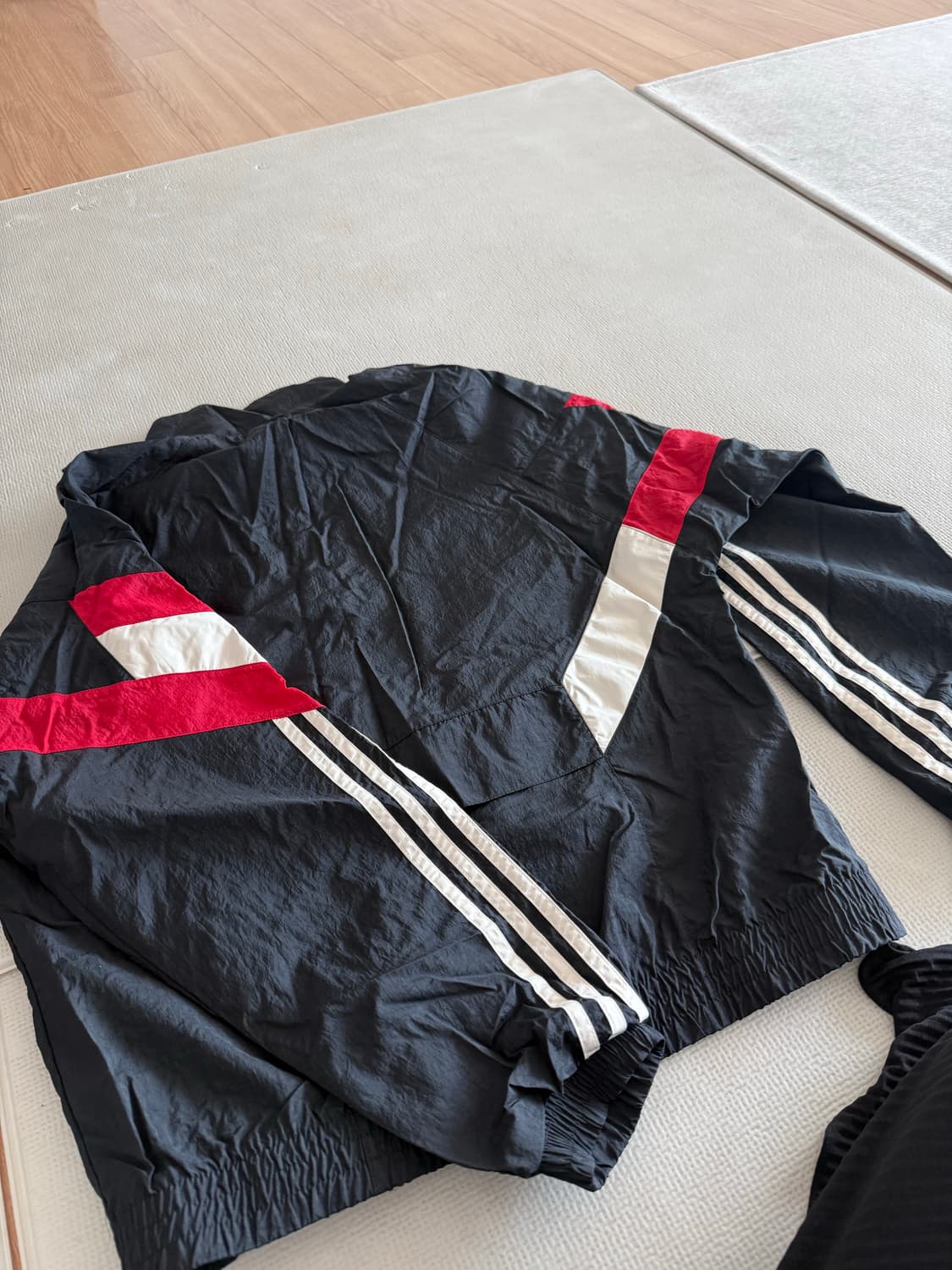 아디다스 멘체스터 콜라보 트랙탑 상품이미지3