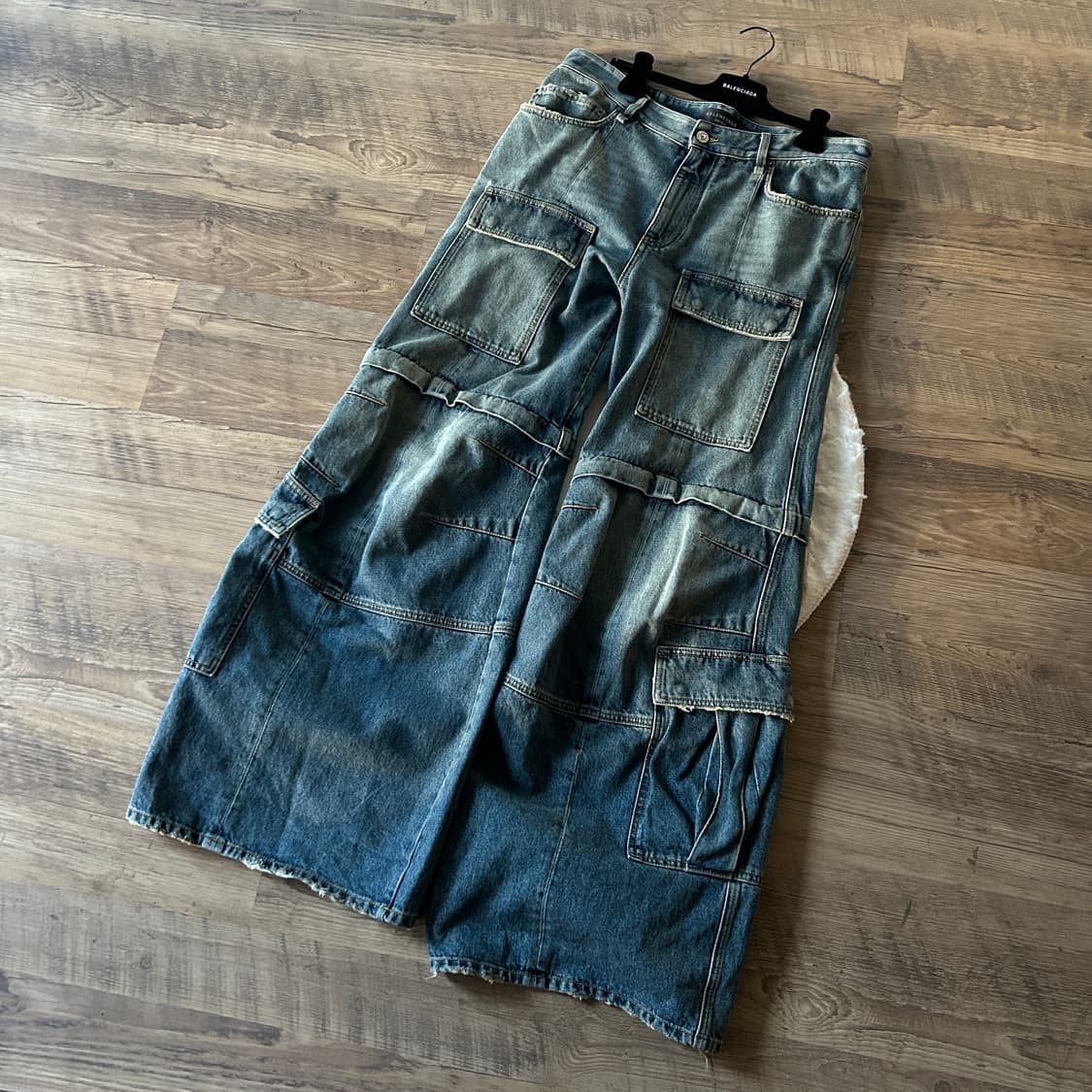 발렌시아가 25SS 플레어드 카고 데님팬츠 상품이미지2