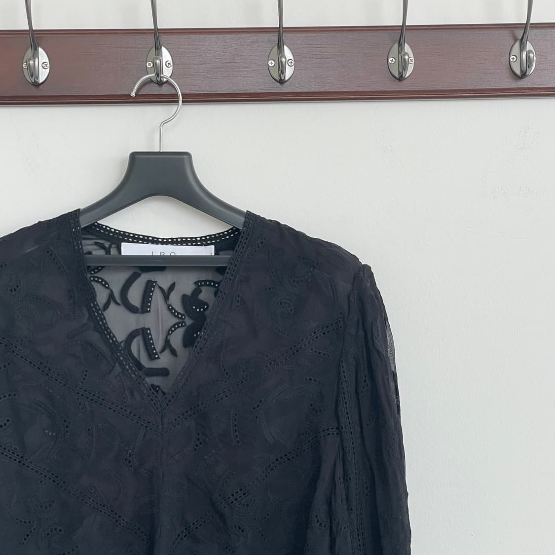 21년식 이로 블랙 레이스 V 넥 코튼 블라우스 상품이미지2