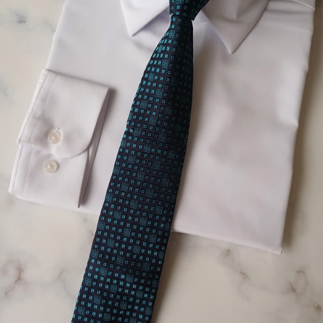 닥스 실크 블루 로고 자카드 슬림 넥타이 7.7cm 새상품 A19131
 상품이미지5