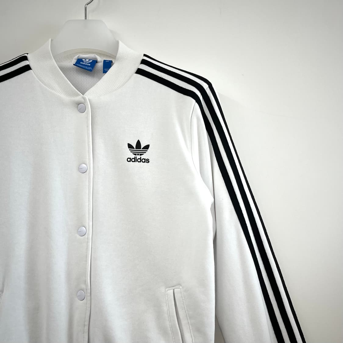 아디다스 백로고 검흰 화이트 봄버 자켓 상품이미지4