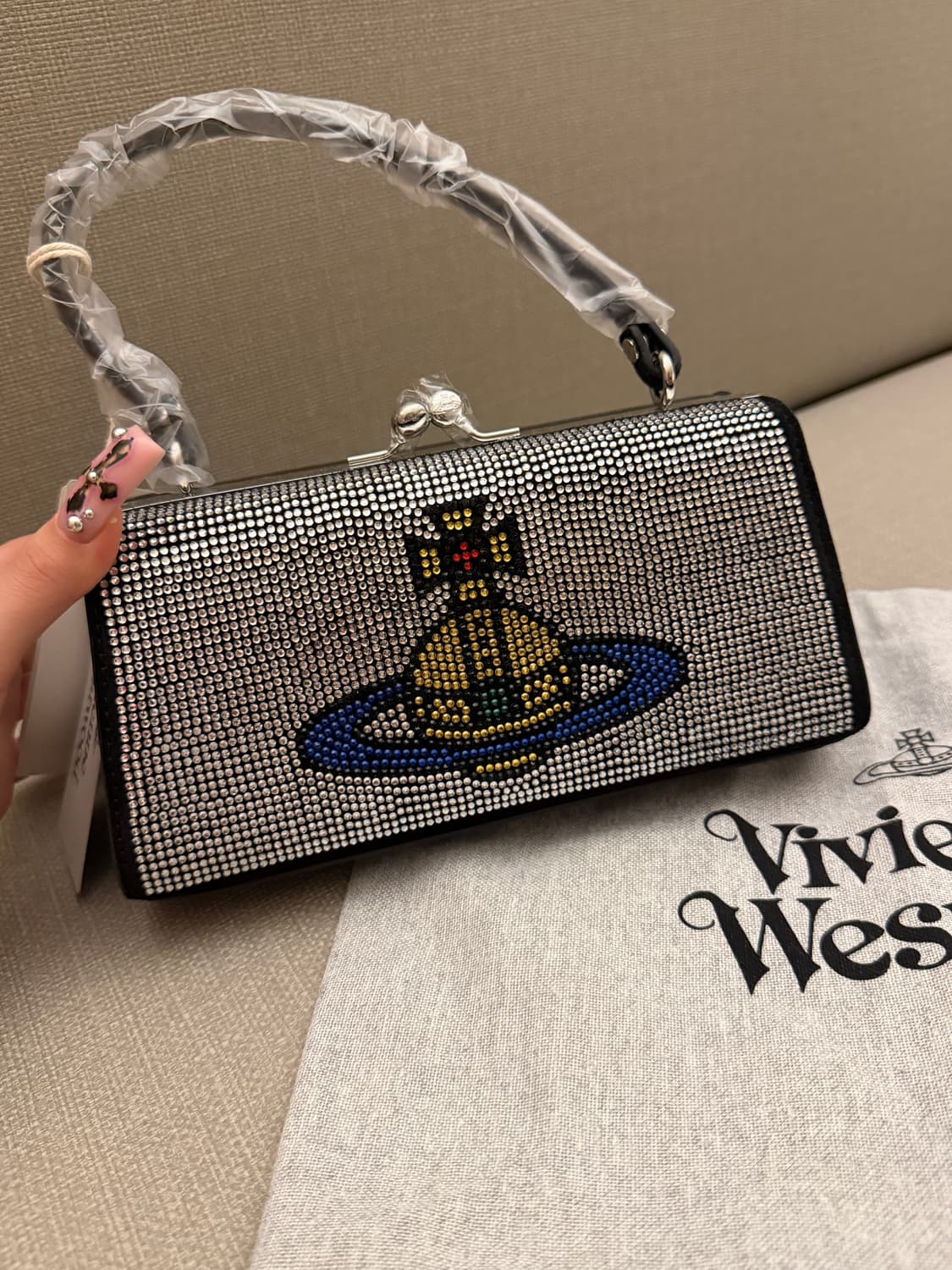 새상품) 비비안웨스트우드 대대장 스퀘어핸드백 상품이미지3