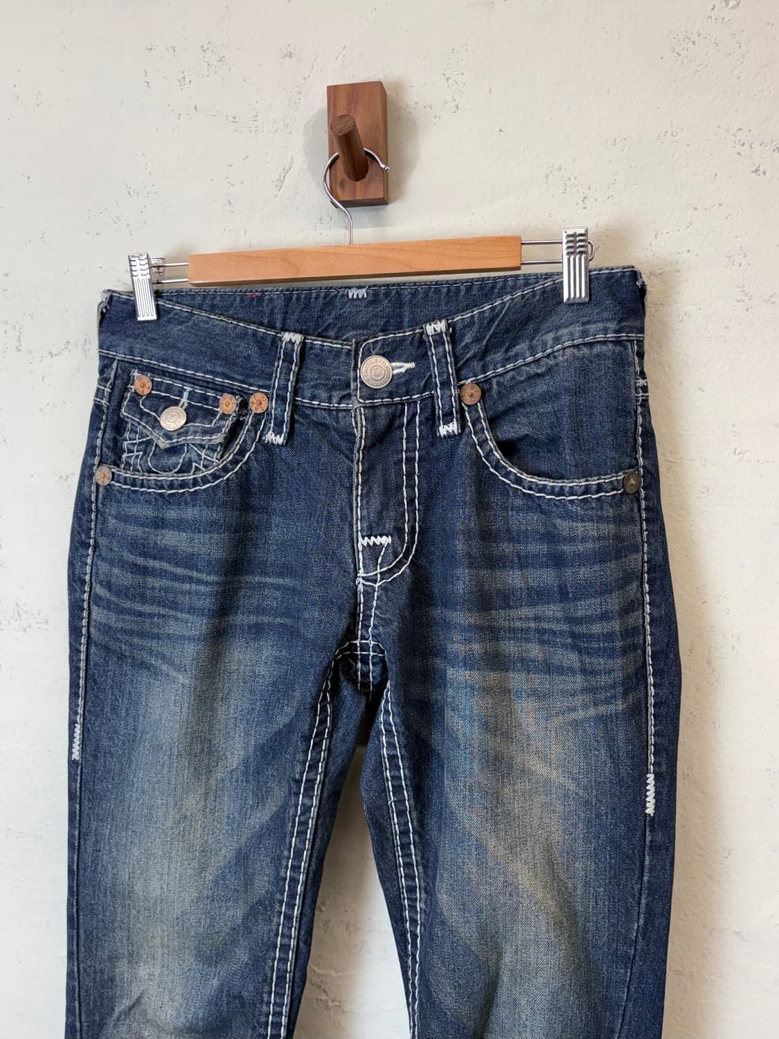 트루릴리전 빈티지 워싱 부츠컷 데님 상품이미지3