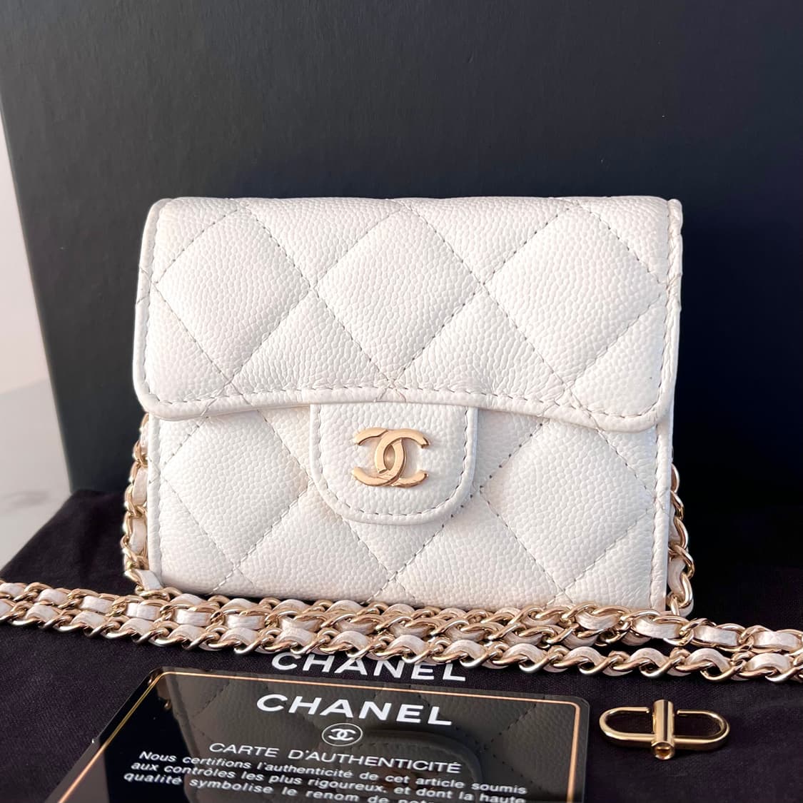[S급/정품] 샤넬 클래식 체인 미니 지갑 크로스백 가방 화이트 골드메탈 상품이미지3