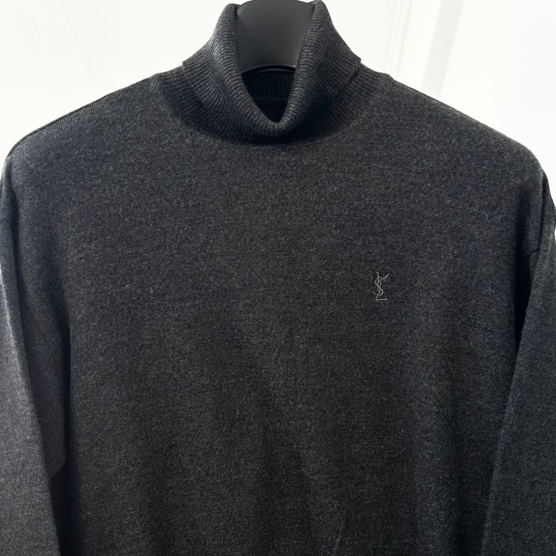 입생로랑 터틀넥 니트 상품이미지6