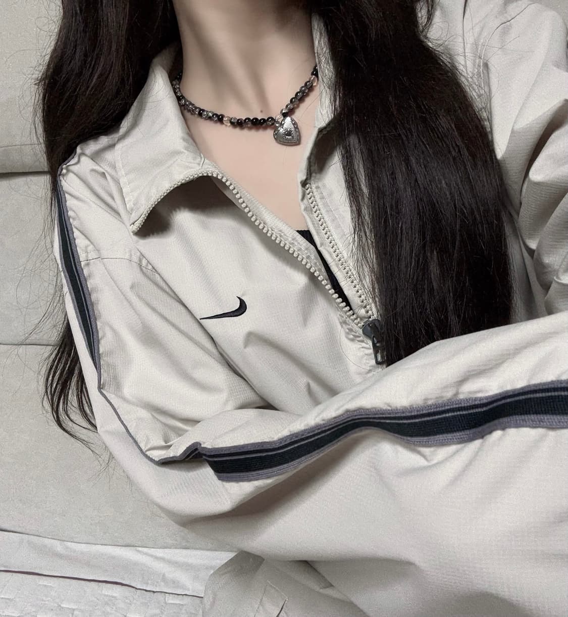 나이키 베이지 블랙로고 바람막이 상품이미지1