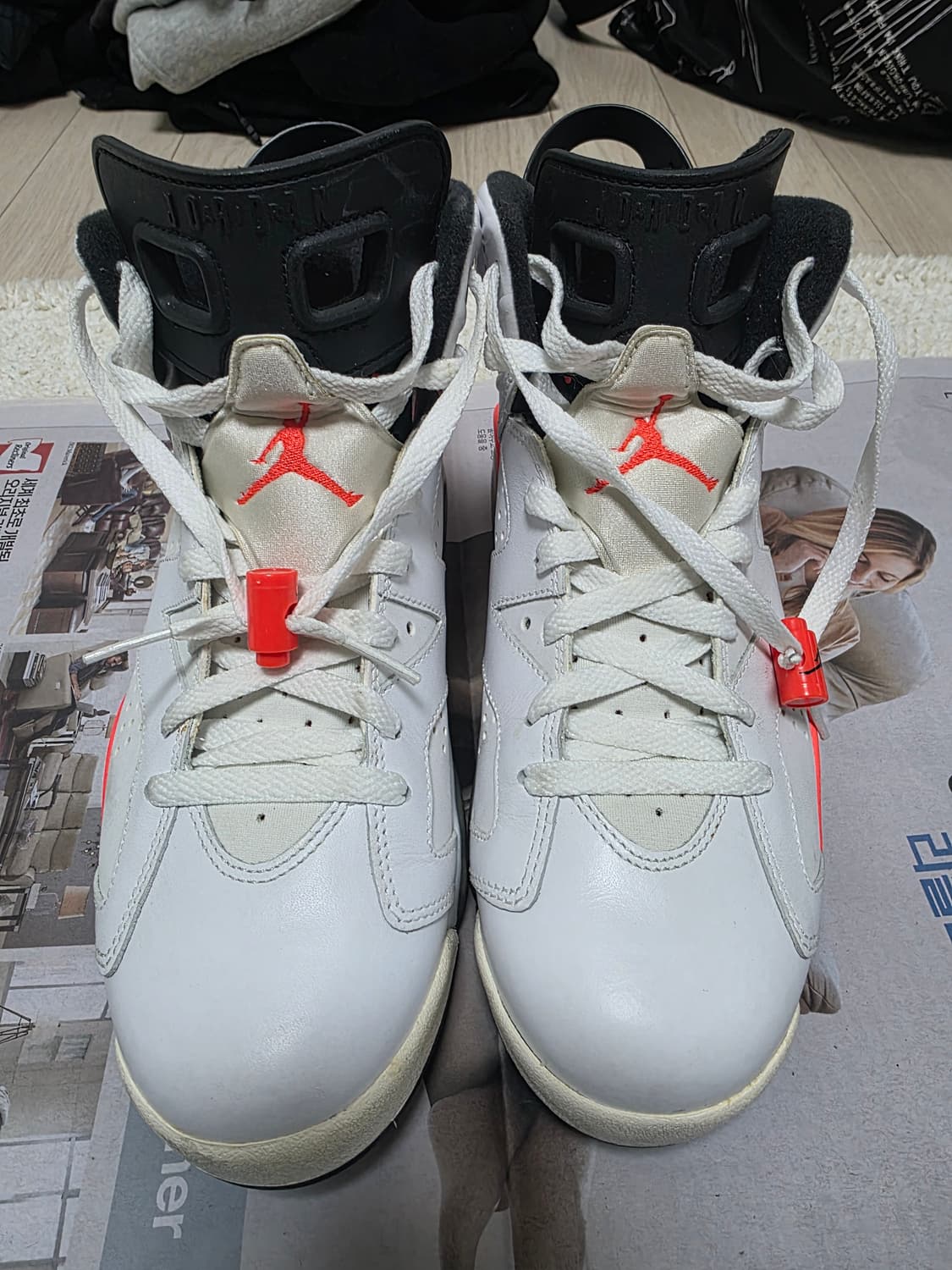 조던6 레트로 인프라레드 260mm 판매합니다. 상품이미지5