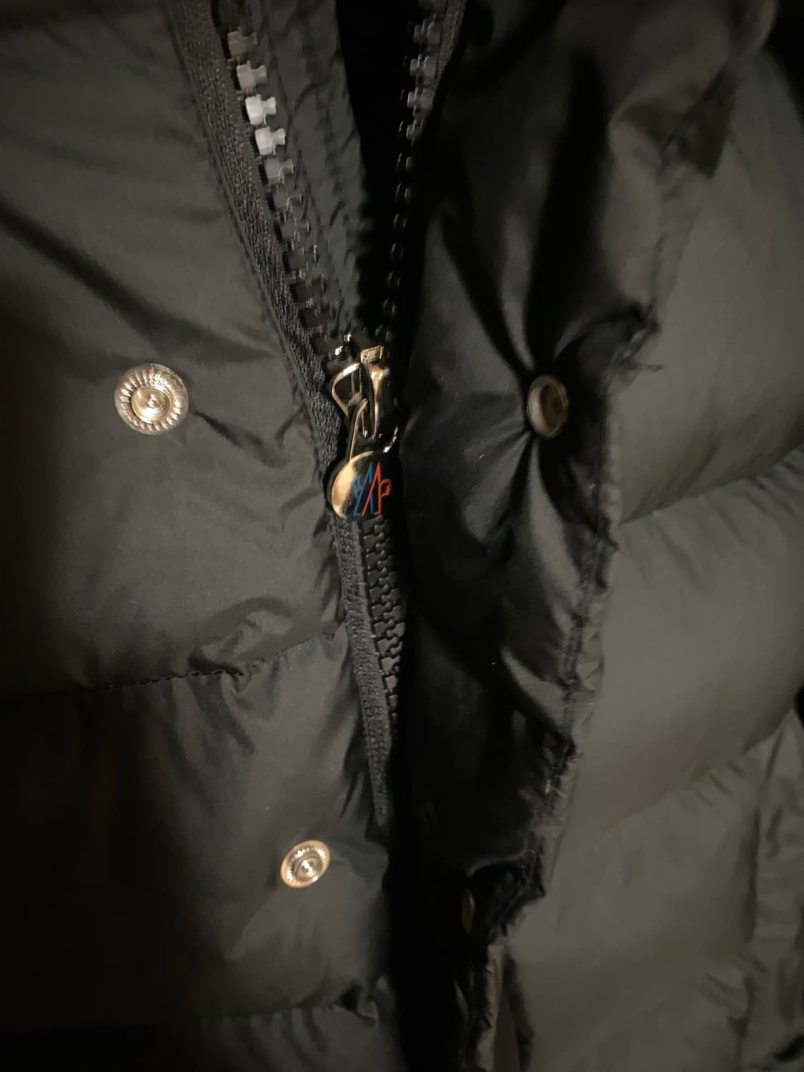 몽클레어 70 후드 블랙 쇼트 다운 재킷 (3) 상품이미지5