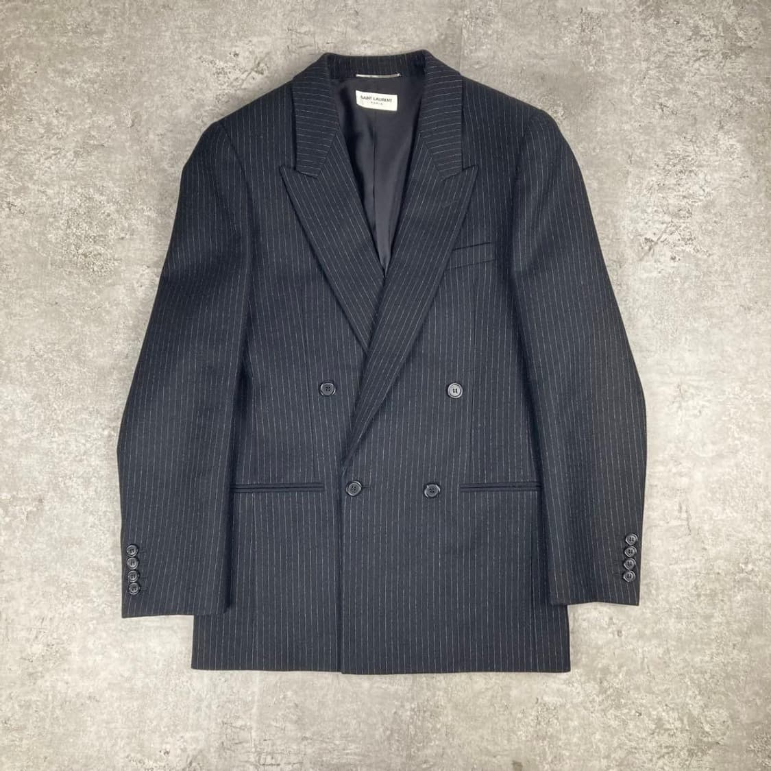 생로랑 22AW 핀스트라이프 더블 브레스티드 자켓 상품이미지3