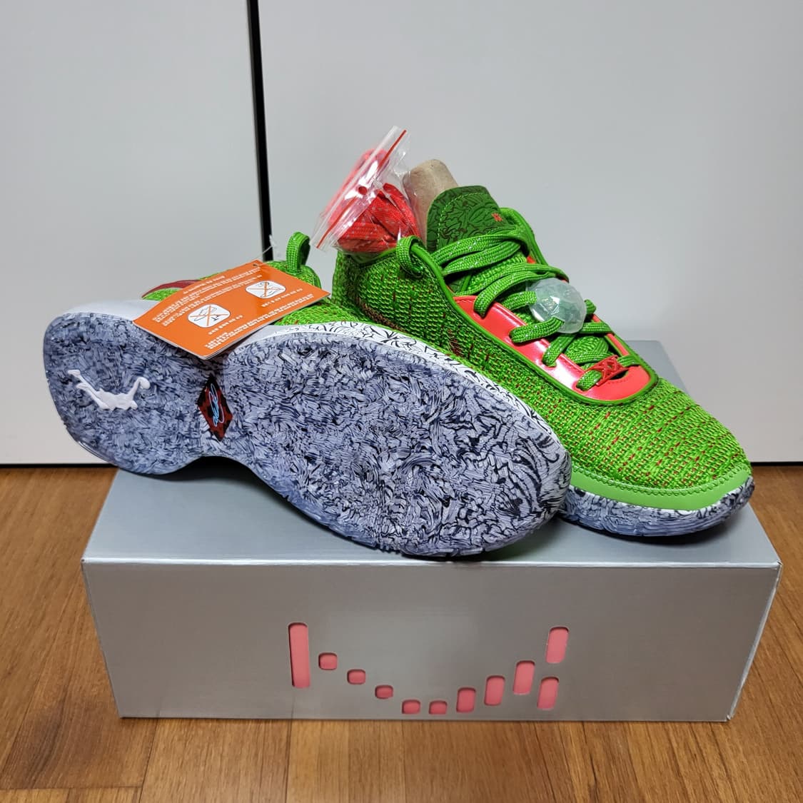 나이키 르브론 20 크리스마스 EP 265사이즈 상품이미지1