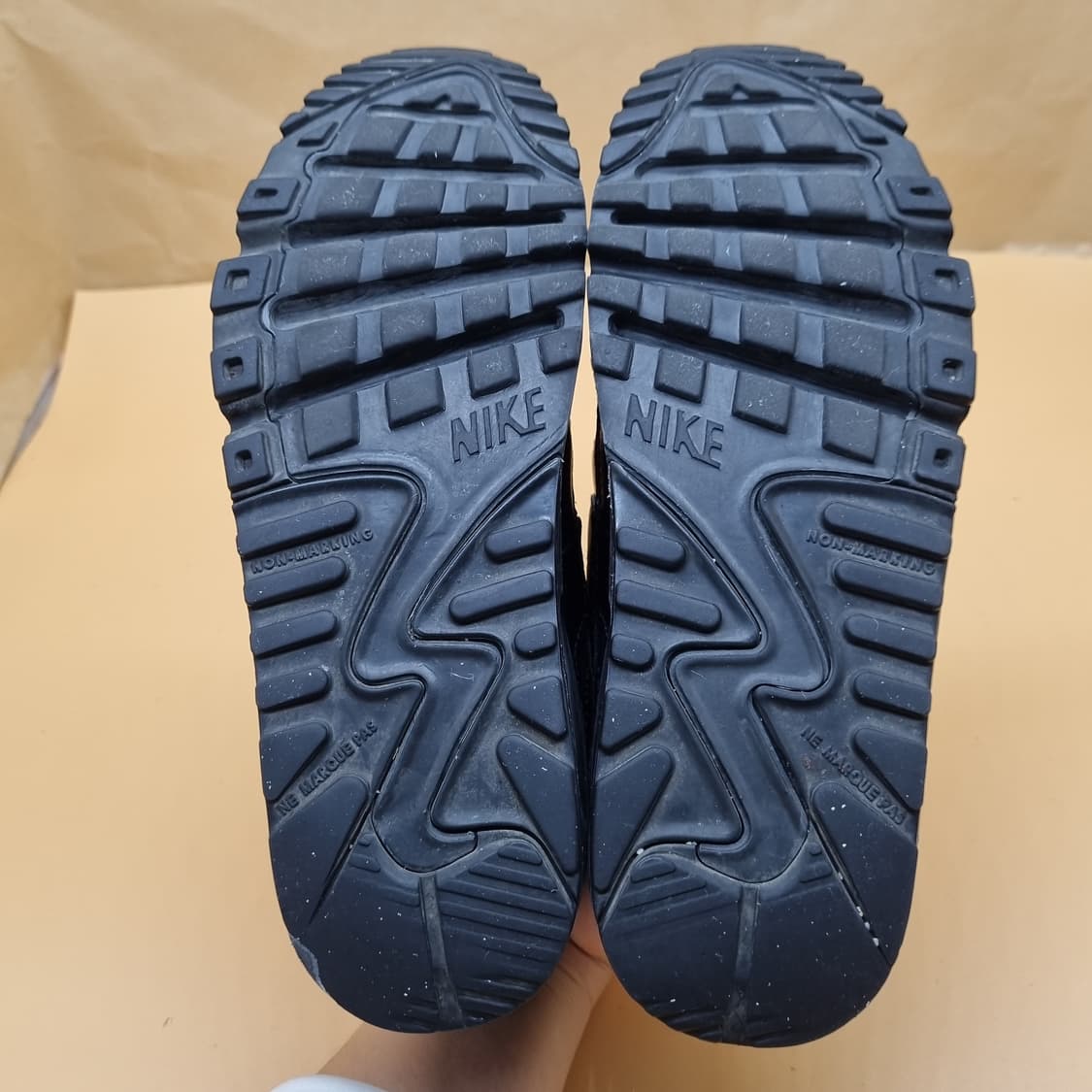 나이키 에어맥스90 레더 블랙 운동화240 상품이미지3