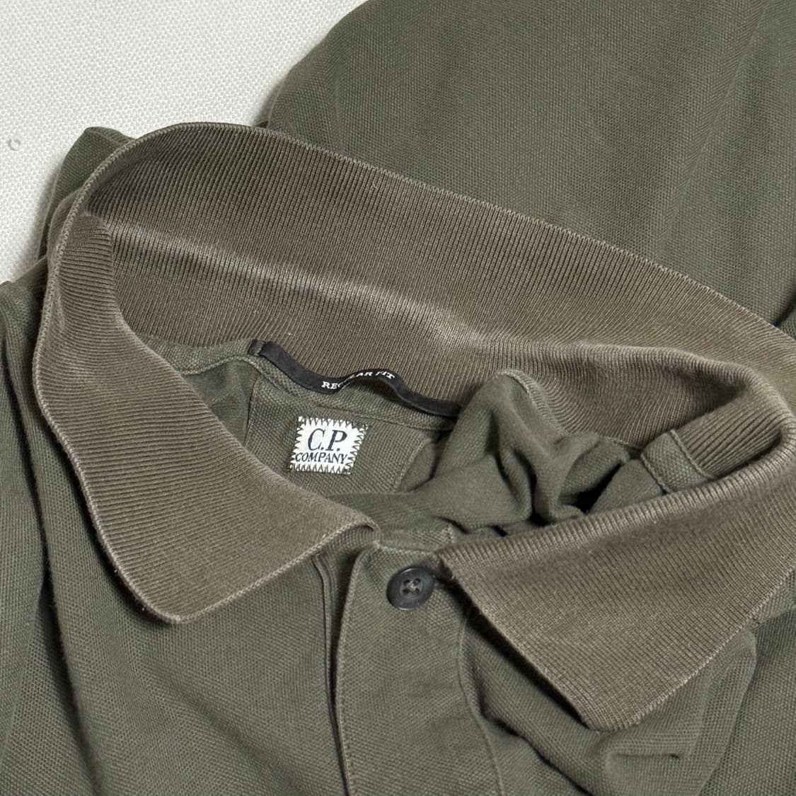 C.P. 컴퍼니 레귤러 핏 카키 카라 반팔티 상품이미지6