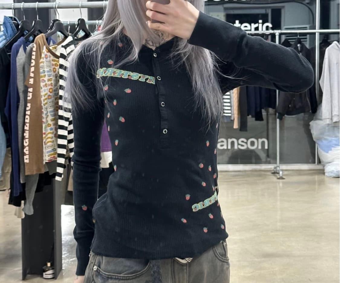 히스테릭 글래머 딸기 롱슬리브 판매합니당! 상품이미지1