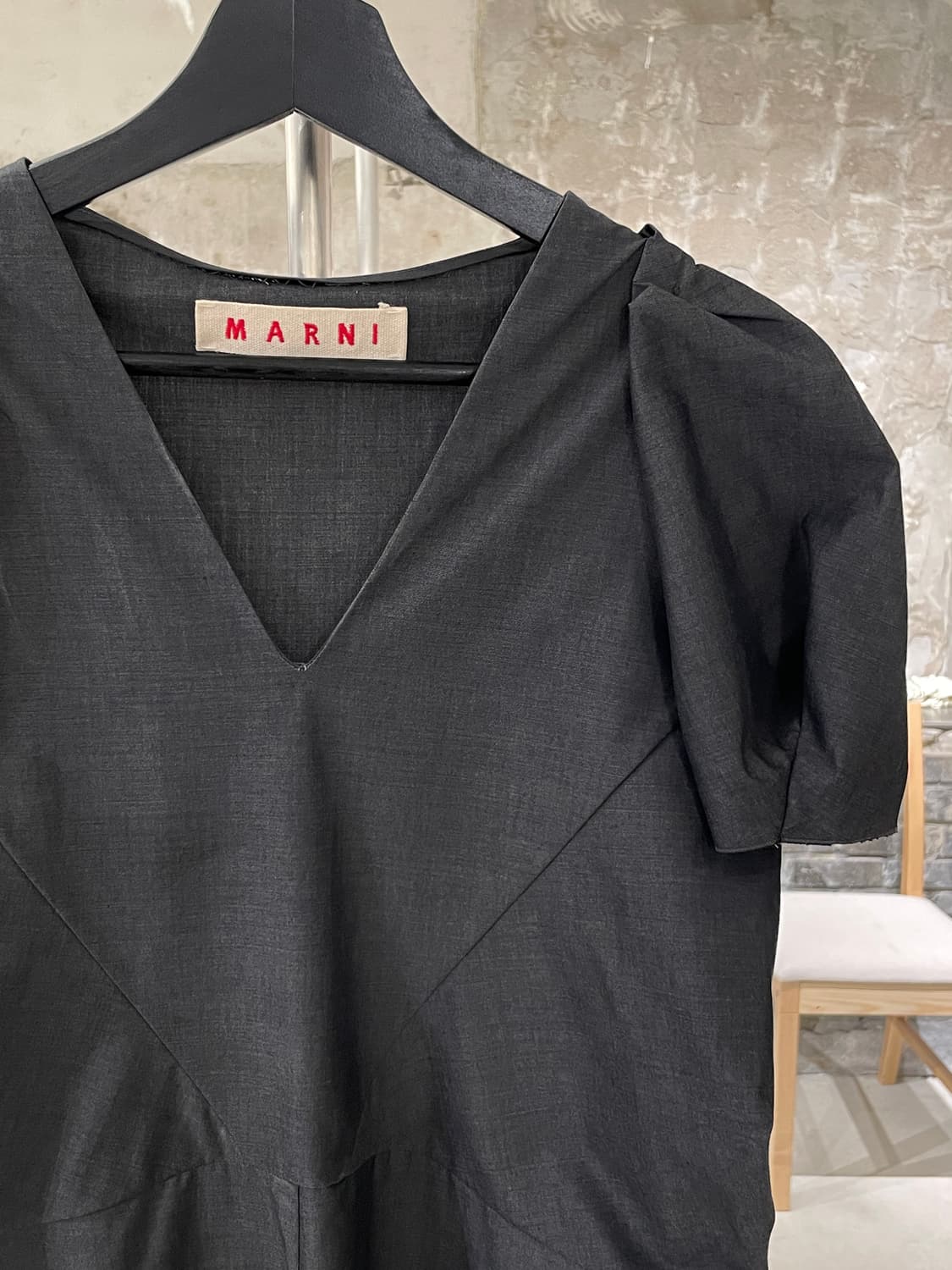 마르니 차콜 퍼프 슬리브 V넥 코튼 미디 원피스 상품이미지3