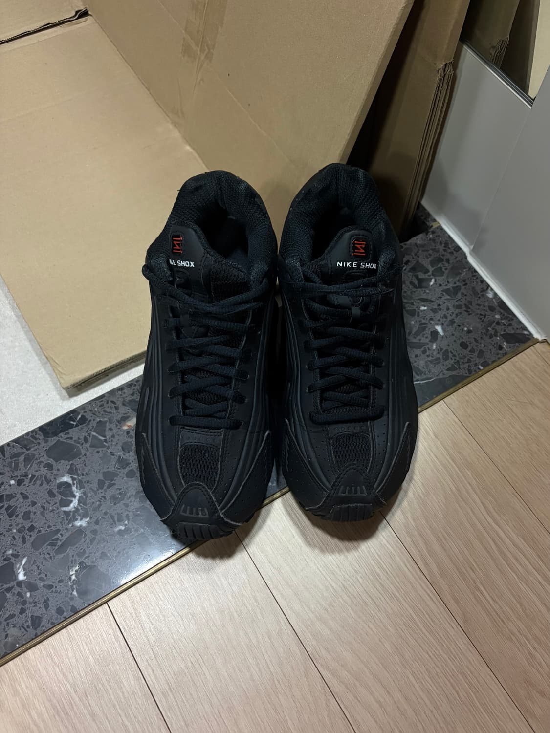 나이키 샥스 R4 블랙 240 상품이미지3