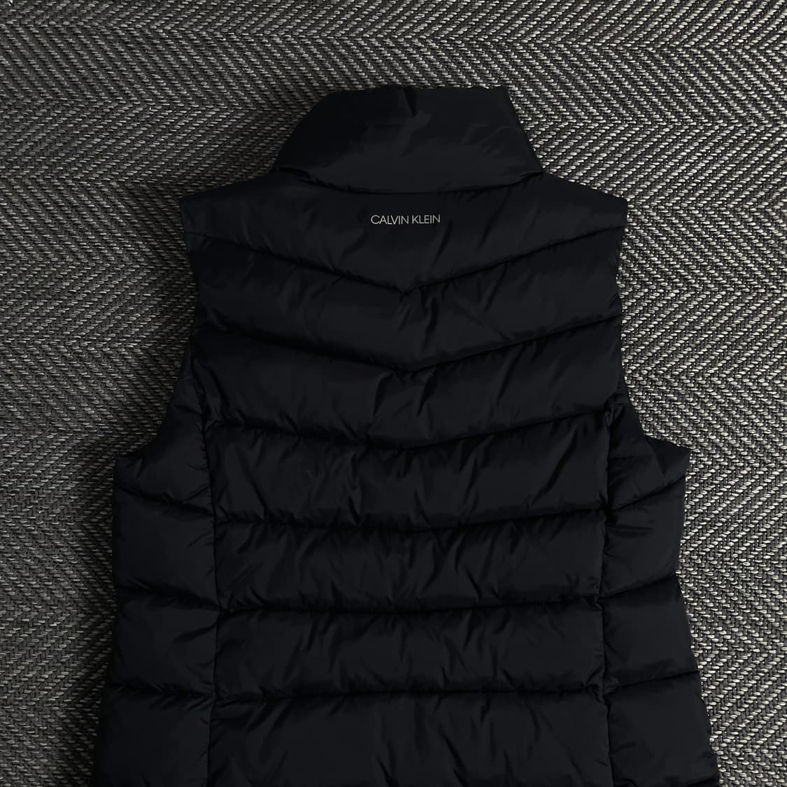 캘빈클라인 미니멀 경량 패딩 조끼 블랙o 3407 상품이미지5