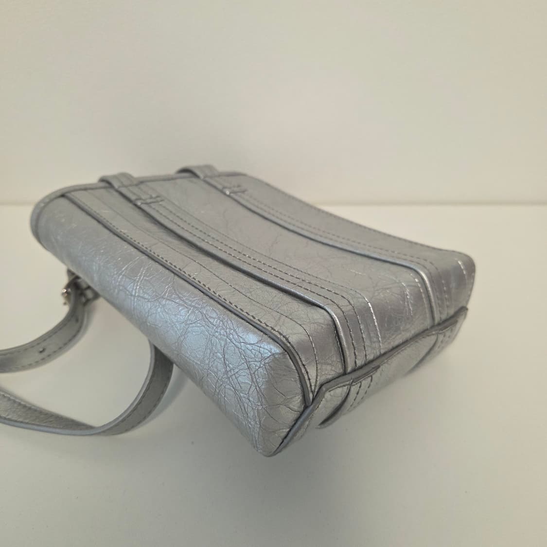 BALENCIAGA 발렌시아가 정품 폰홀더백 미니 크로스백 토트 숄더백 상품이미지4