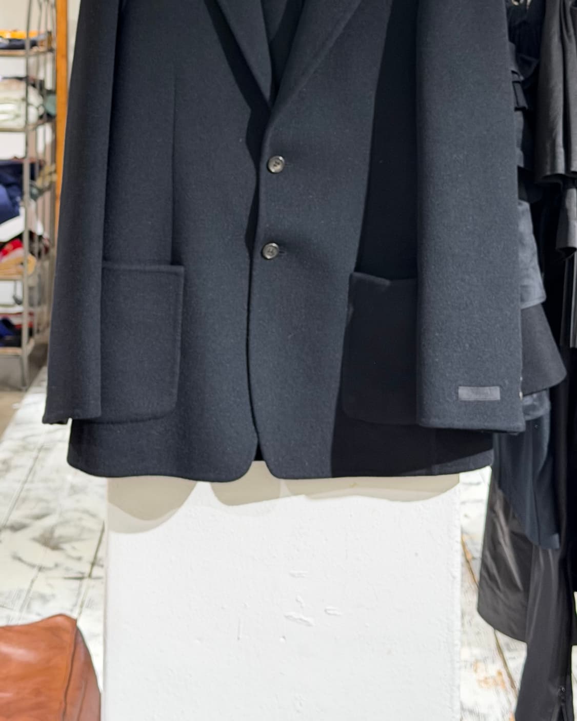 프라다 블랙 싱글 울 미들 코트 상품이미지5