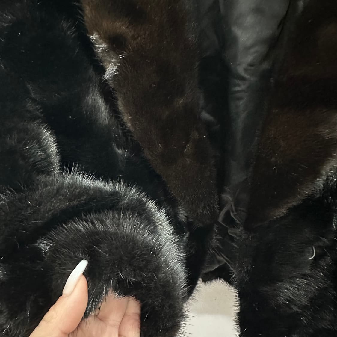 블랙 밍크 크롭 퍼자켓L 상품이미지4