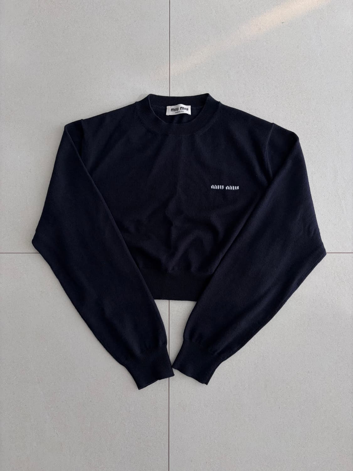 미우미우 네이비 크롭 울 스웨터 상품이미지2