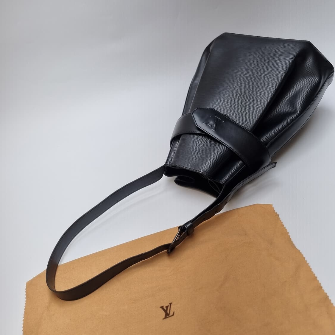 루이비통 에삐 삭데폴 버킷백 숄더백 (GM 사이즈) 상품이미지5