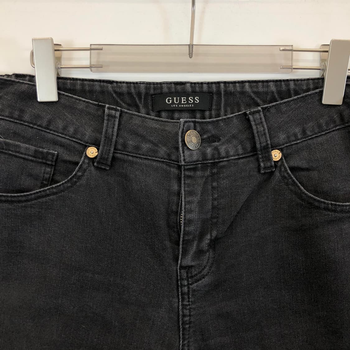 게스 밴딩 스틸로고 크롭 블랙데님진 30-31 상품이미지2