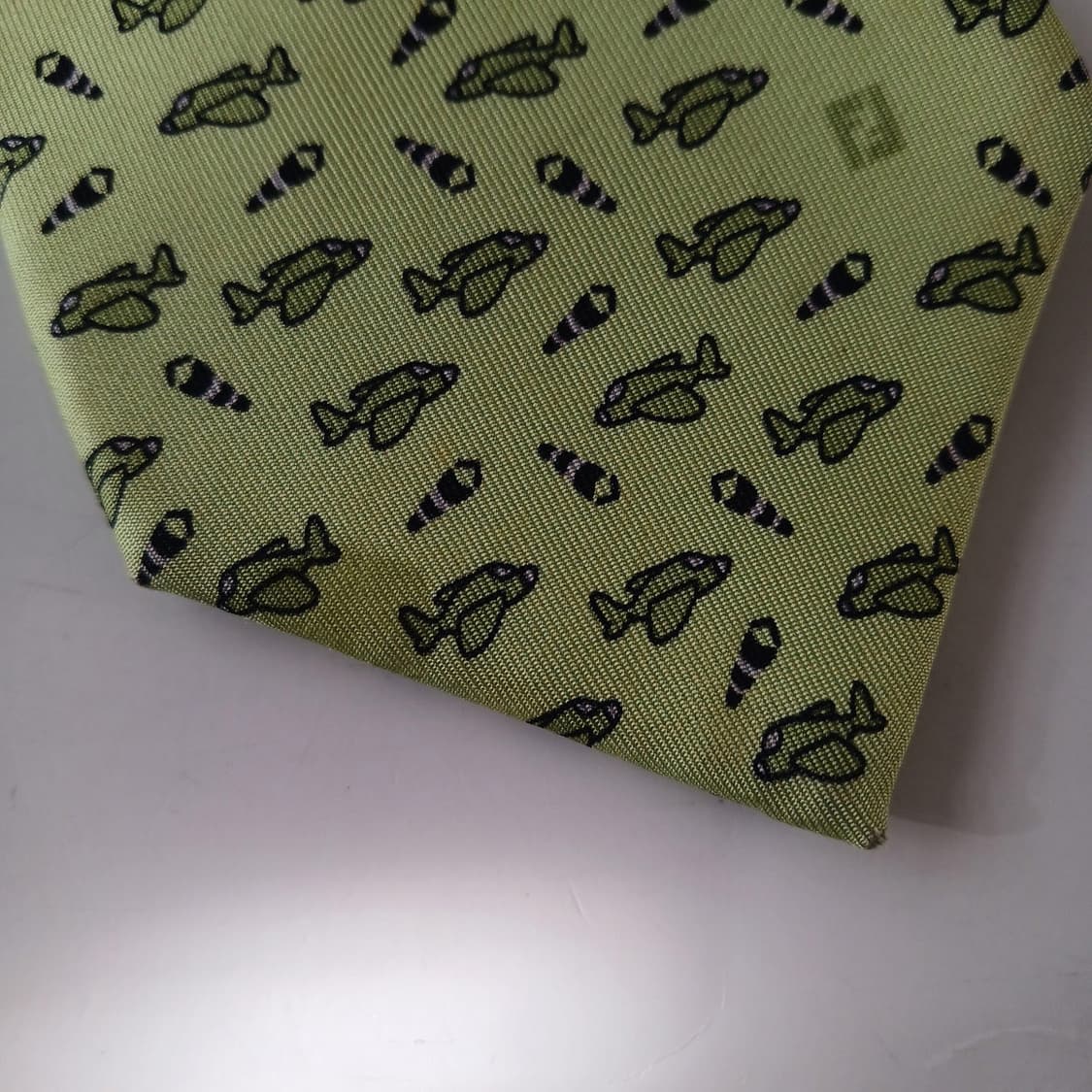 펜디 실크 그린 비행기 패턴 슬림 넥타이 7.8cm B등급 A19597
 상품이미지6