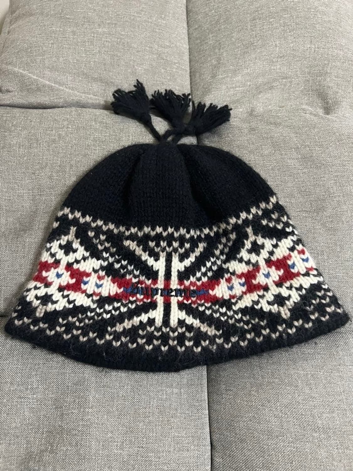 슈프림 태슬 비니 상품이미지1