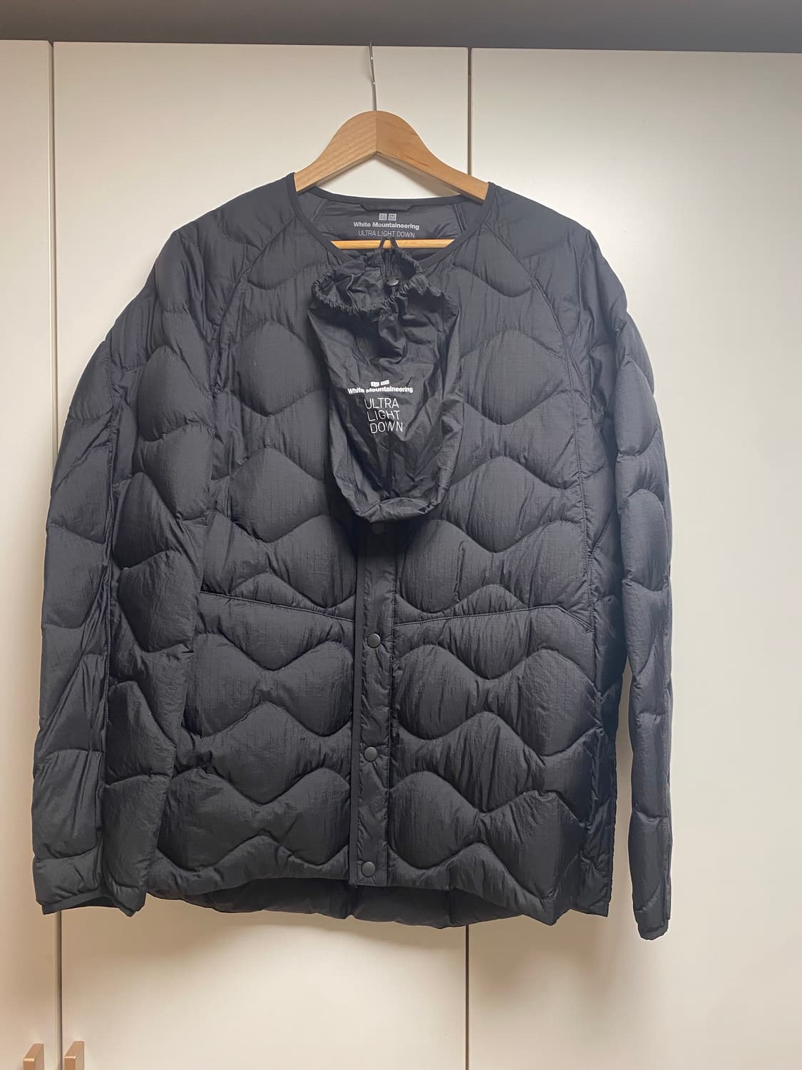 유니클로 화이트마운티니어링 블랙 경량패딩XL 상품이미지1