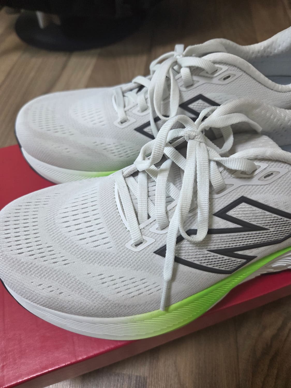 뉴발란스 프레시폼 880 v15 와이드(2E) 상품이미지1