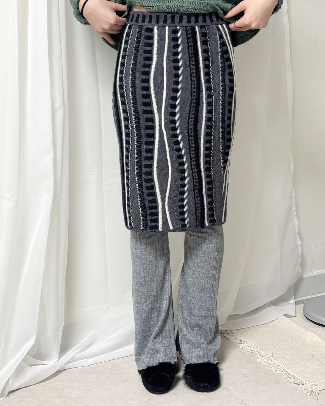 UNTITLED 불규칙한 패턴 니트 미디 스커트 상품이미지7