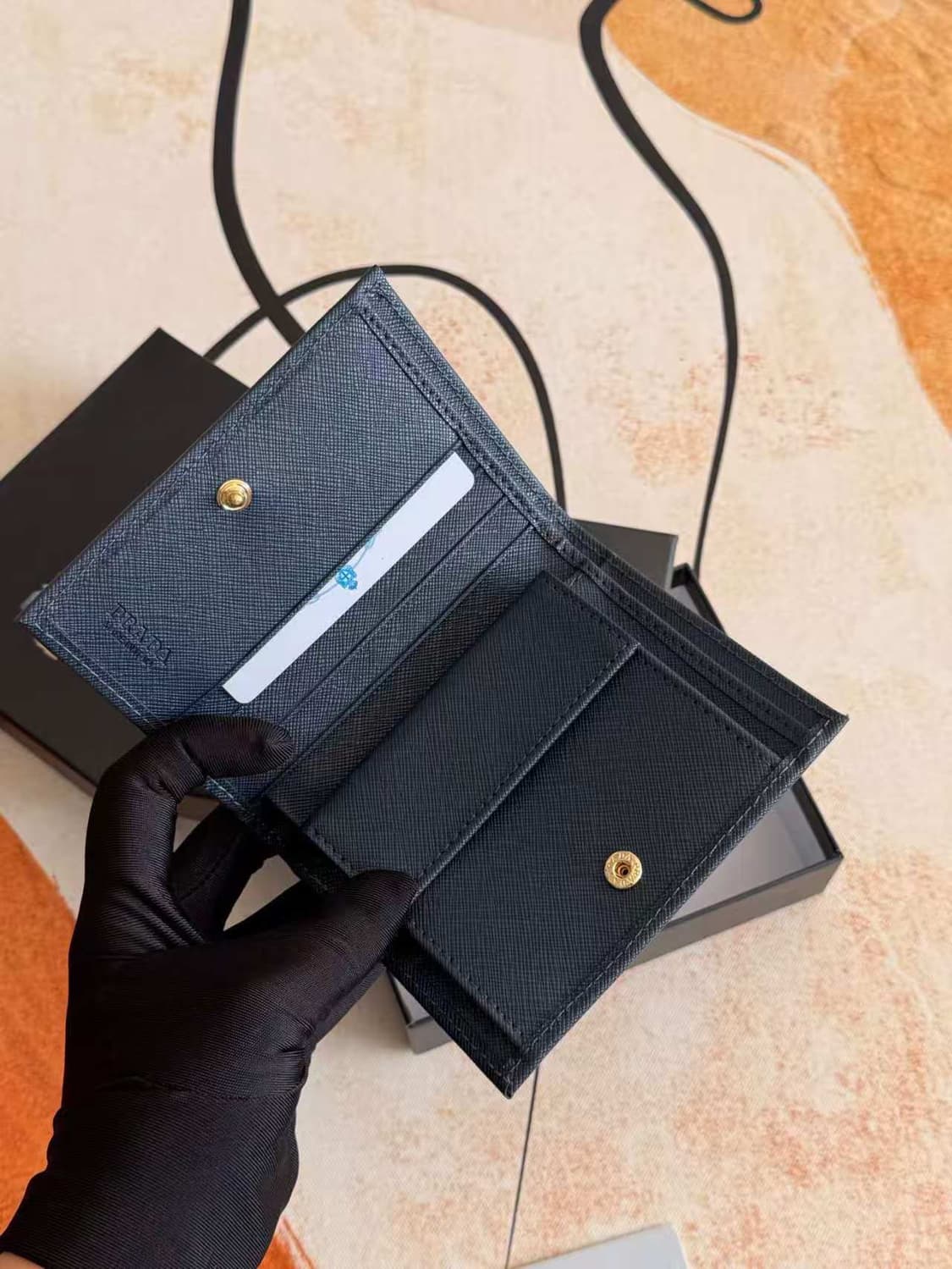 프라다 사피아노 네이비 지갑 상품이미지8