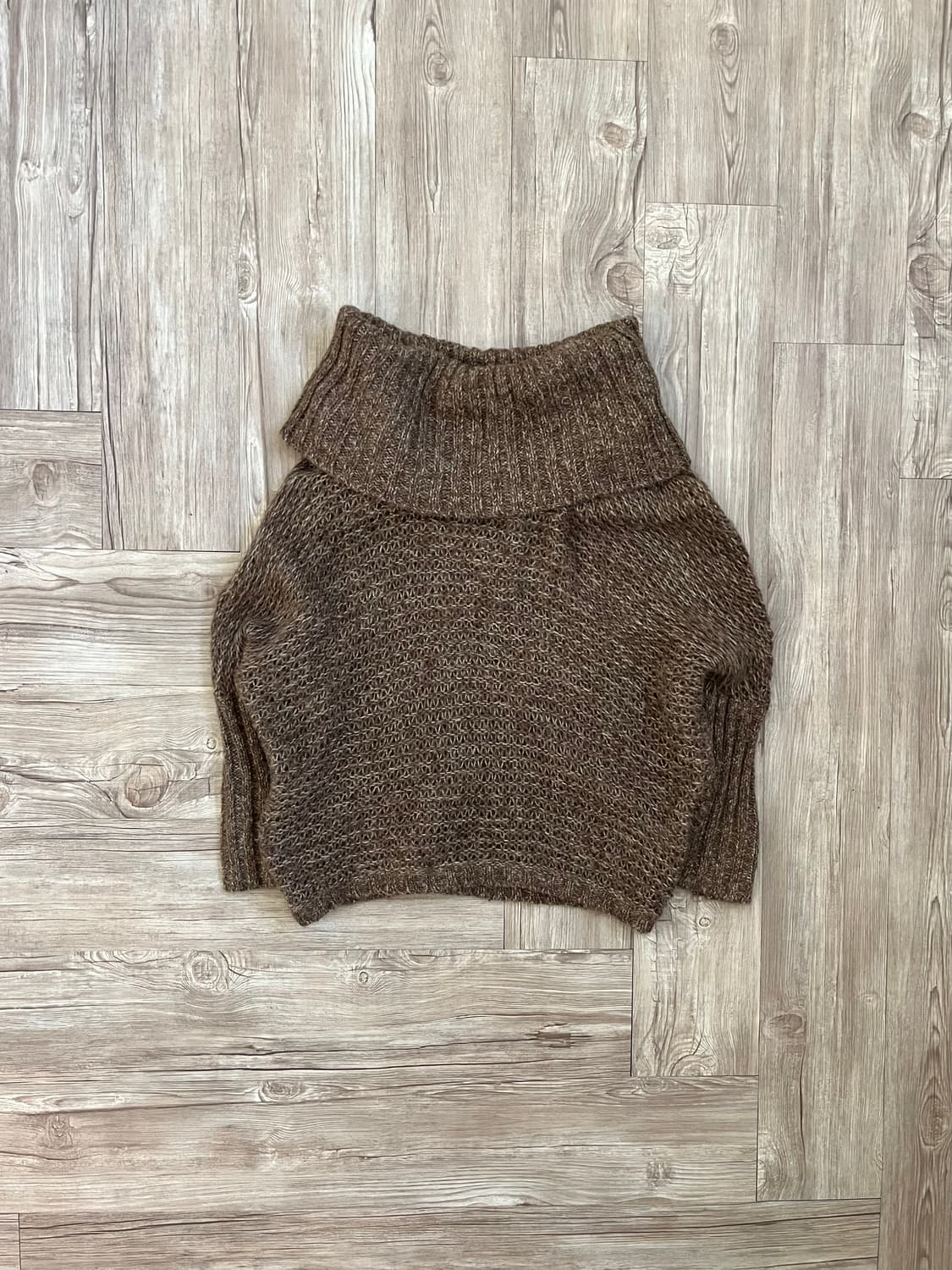 COLLAGE 오픈숄더 알파카 터틀넥 상품이미지1