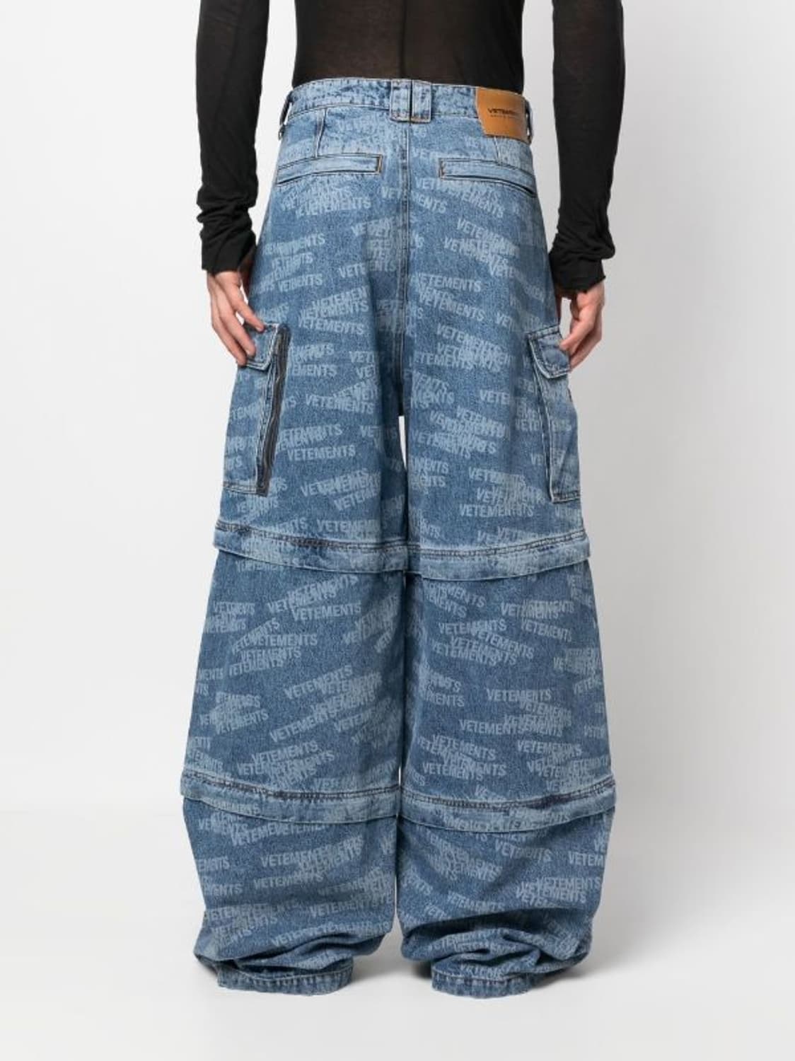 ​[VETEMENTS] All-Over Logo Multi-Pocket 상품이미지1