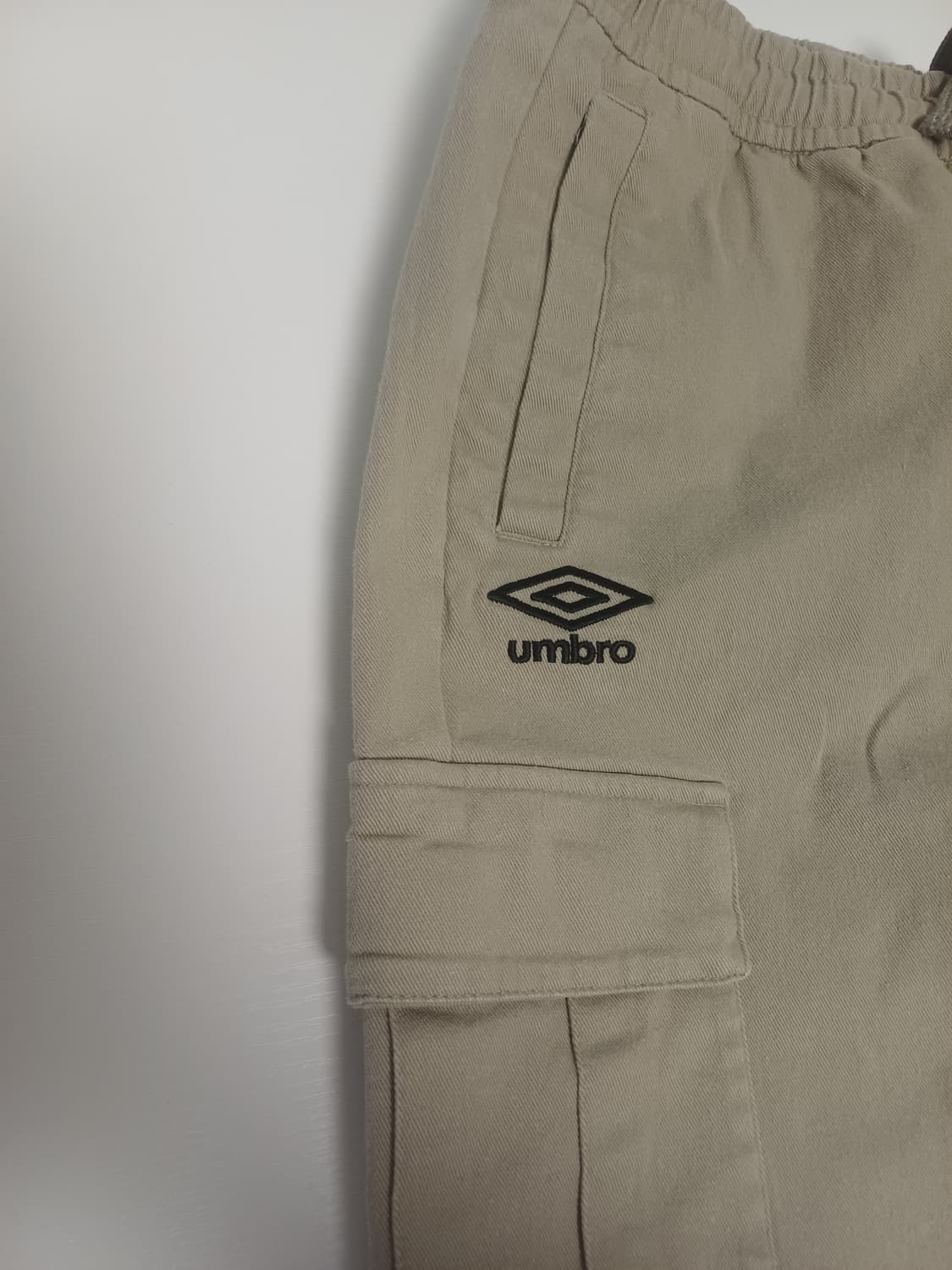 [L] 엄브로 22FW 헤리티지 카고 조거 팬츠 (다크 베이지) 상품이미지4