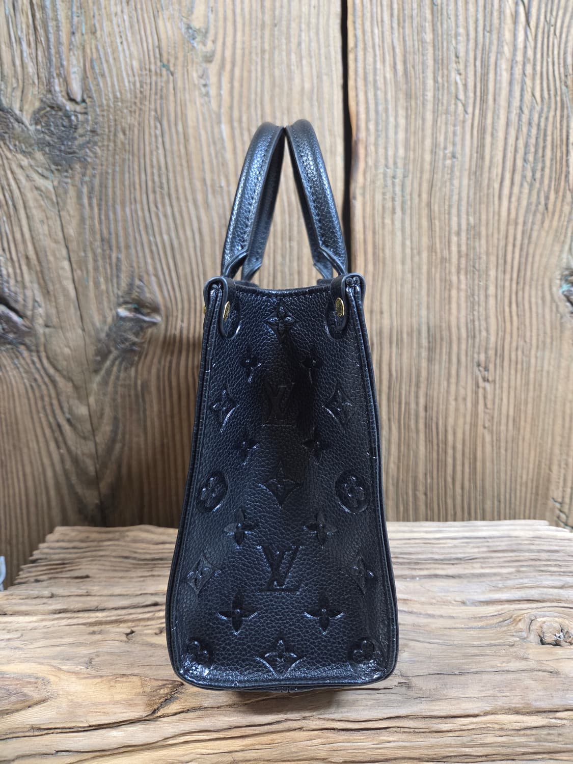 루이비통 온더고 PM 블랙 앙프랑트 토트백 상품이미지6