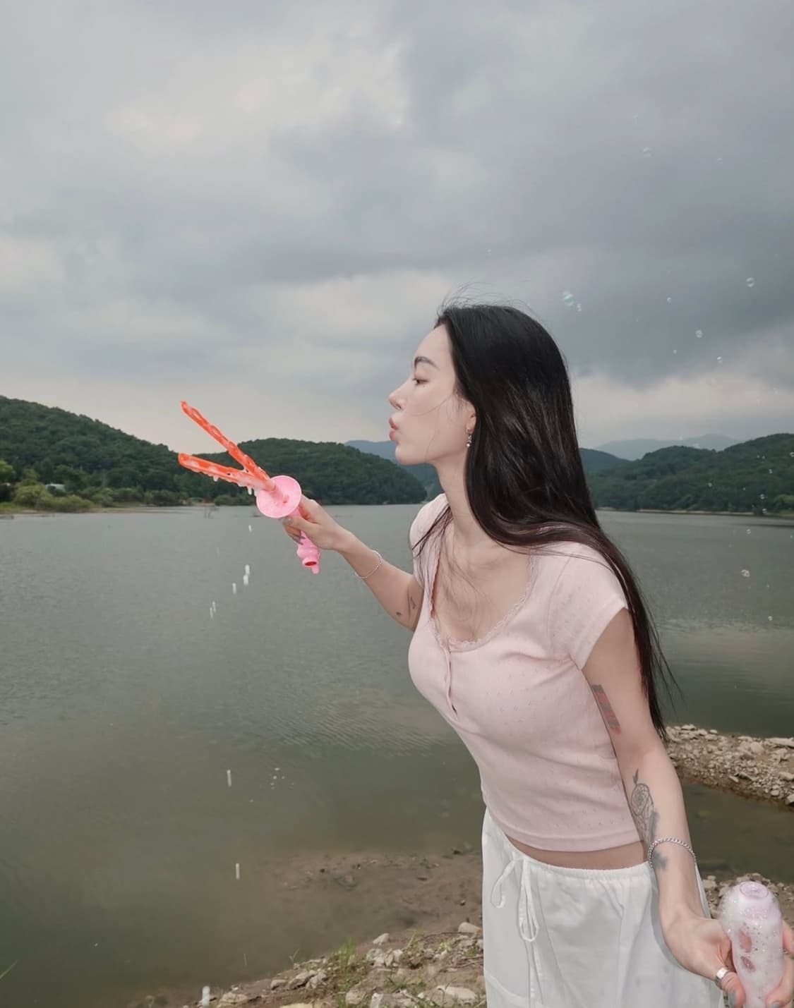 페일제이드 릴리 펀칭 버튼 티 아이보리  상품이미지2