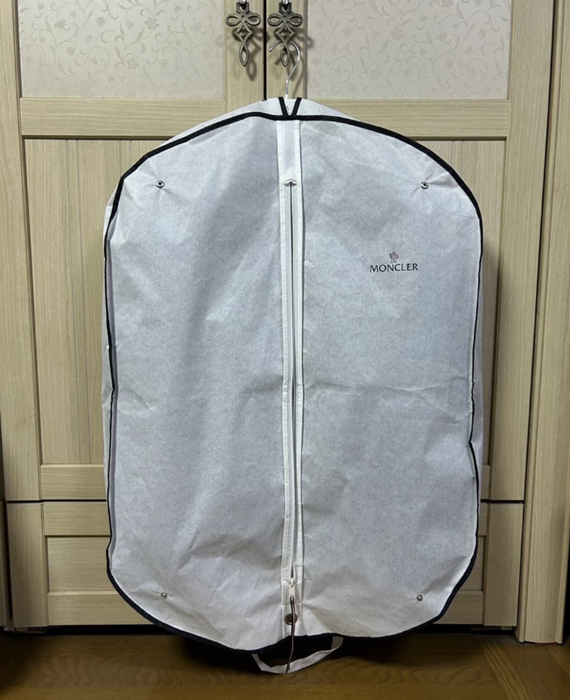 [4] 몽클레어 아미오 패딩 블랙 상품이미지5