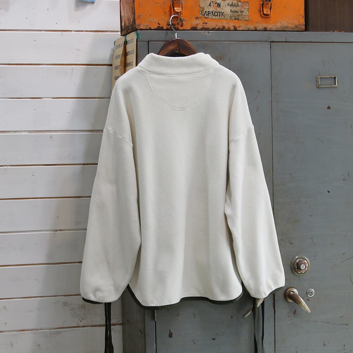 유니클로 x 화이트 마운티니어링 플리스 탑 (여성용 L) 상품이미지3