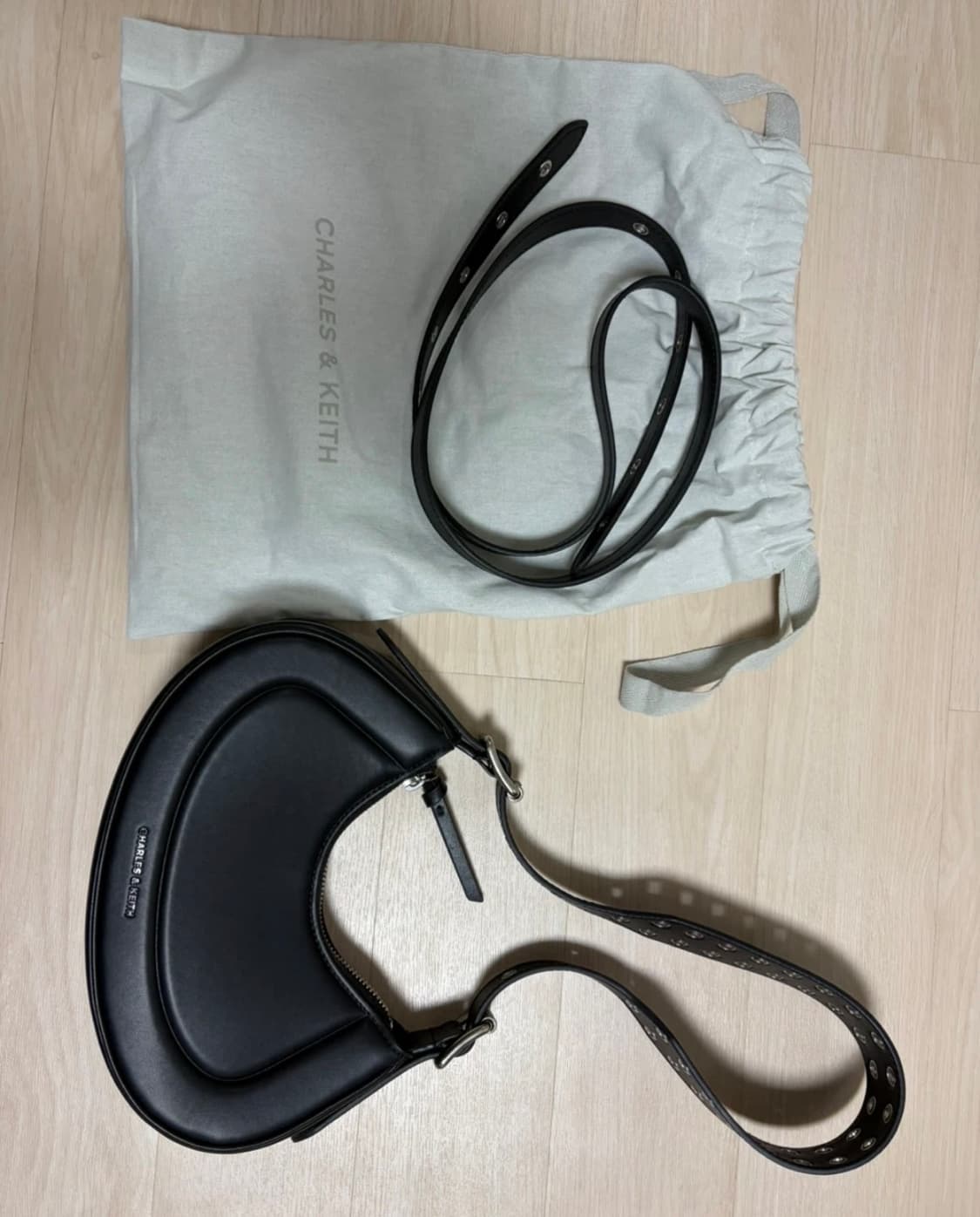 [찰스앤키스] 페트라 그로밋-스트랩 커브드 숄더백 상품이미지5