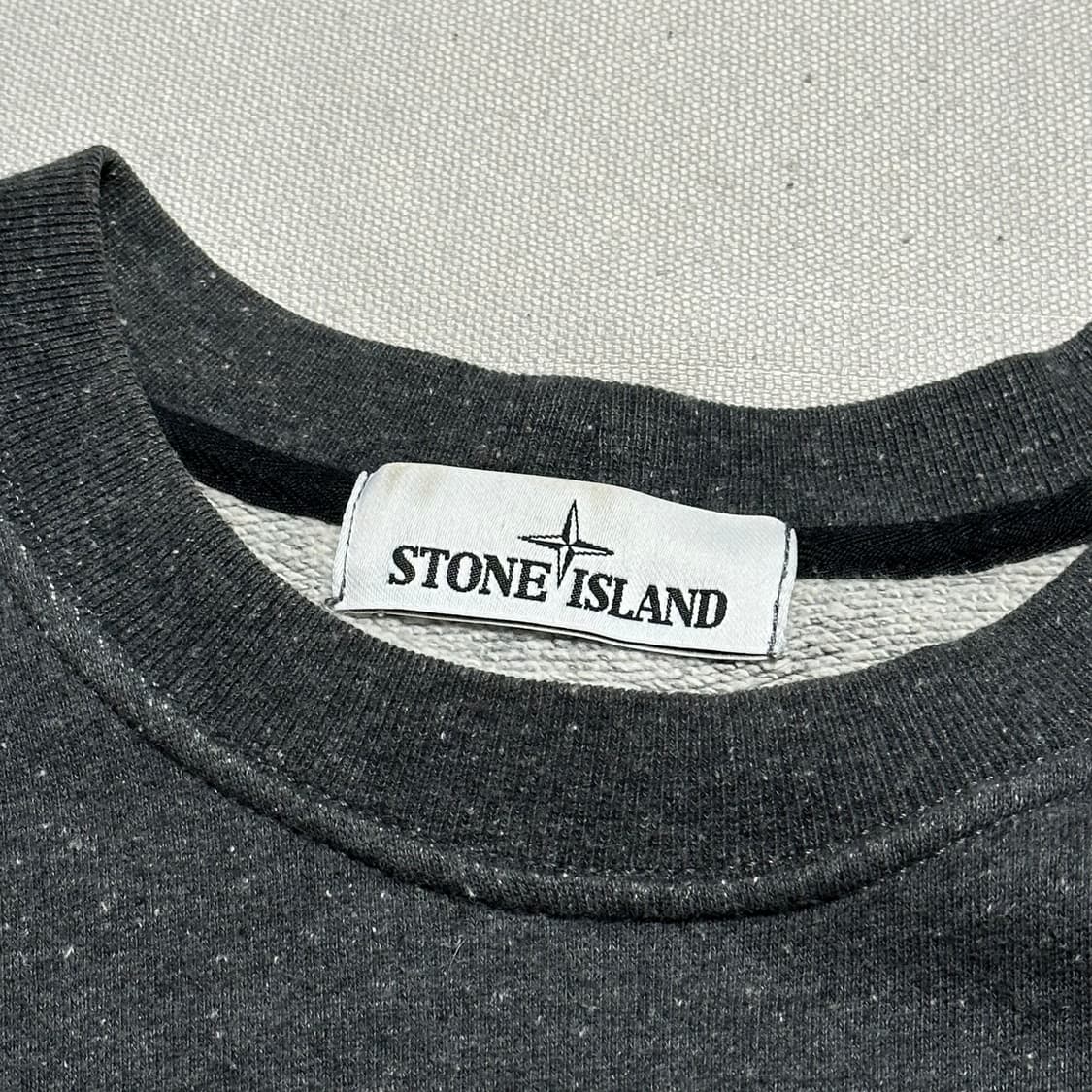 95 스톤아일랜드 챠콜 그레이 포켓 맨투맨  상품이미지4