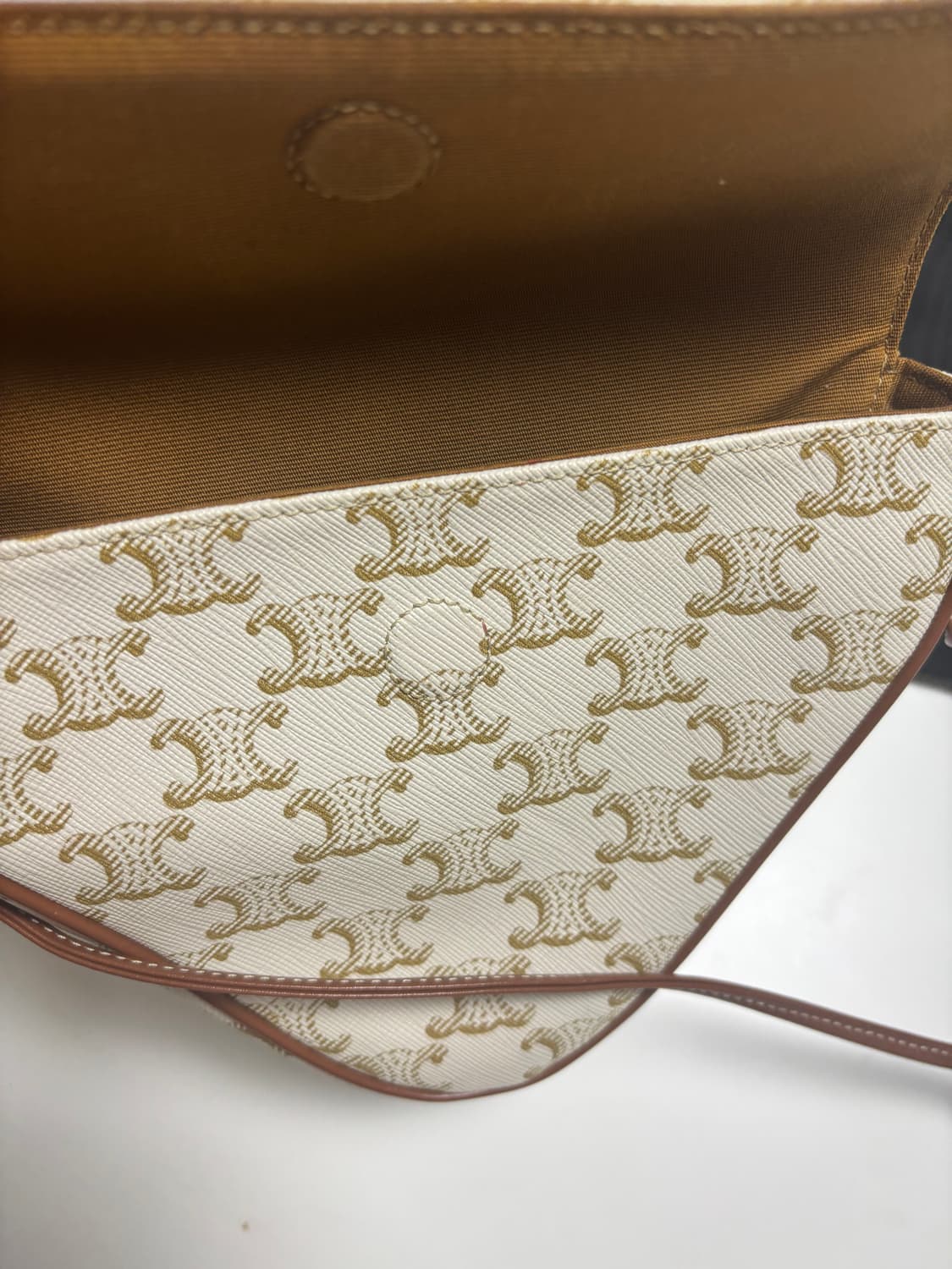 [당일출고,풀박스] 셀린느 트리옹프 트라이앵글 크로스백 스몰 상품이미지6