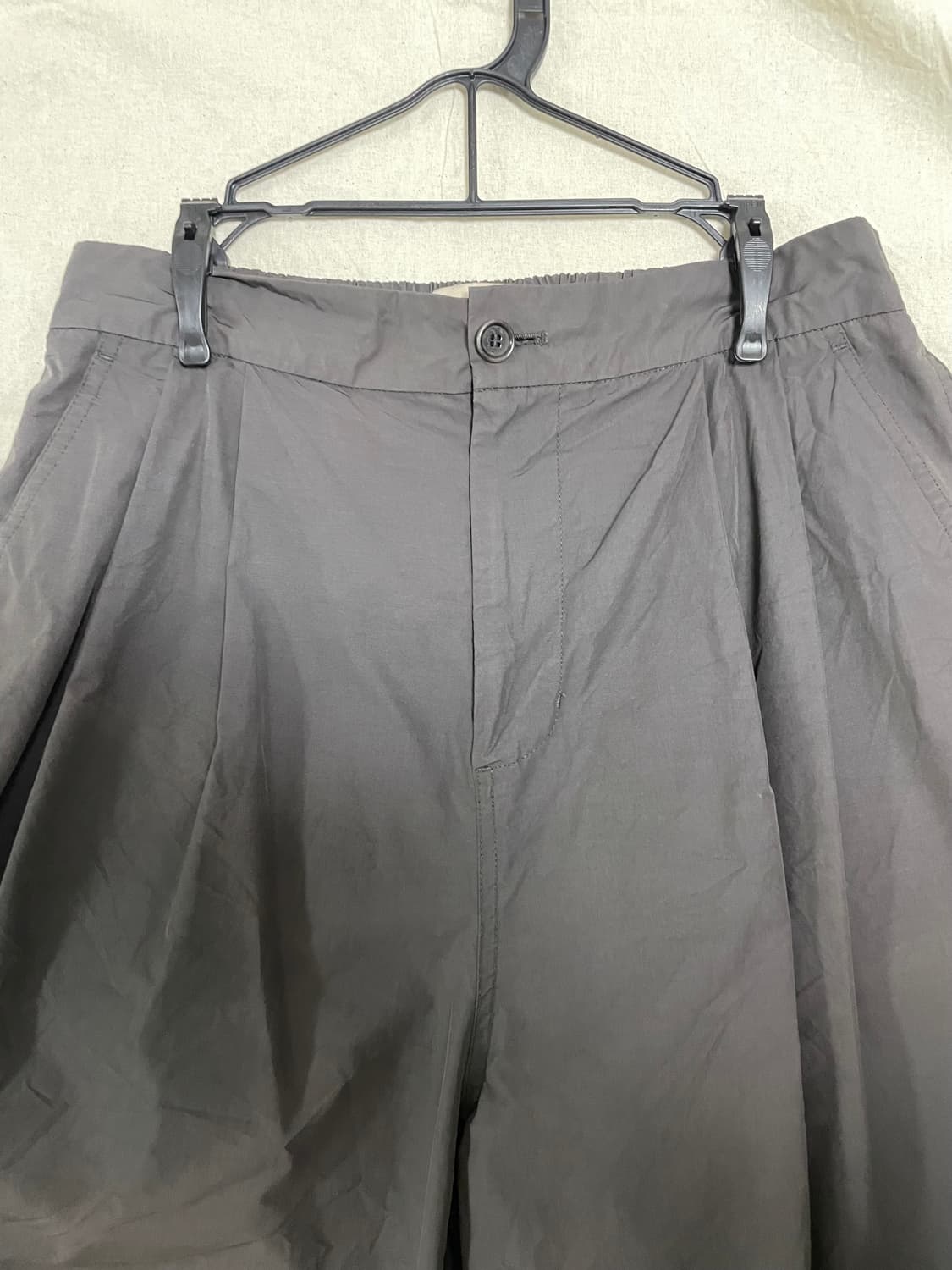 아모멘토 투턱 와이드 쇼츠 차콜 L 상품이미지6