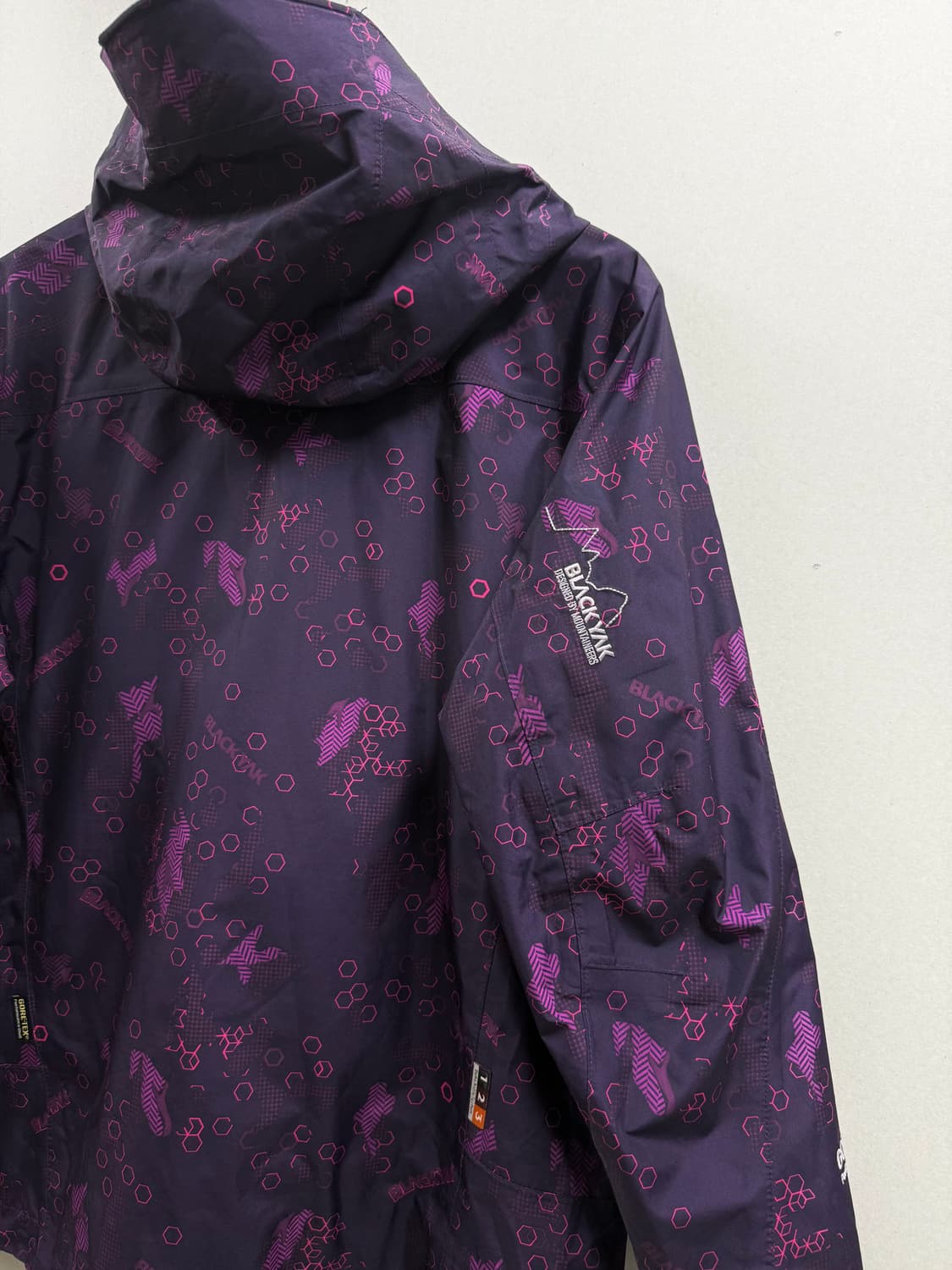 여성 100 / 블랙야크 고어텍스 바람막이 퍼플 패턴 상품이미지7